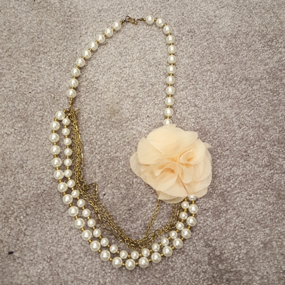 Pearl beads necklace